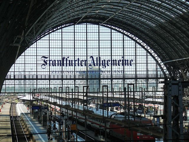 Großes Polizeiaufgebot stürmt deutschen Hauptbahnhof