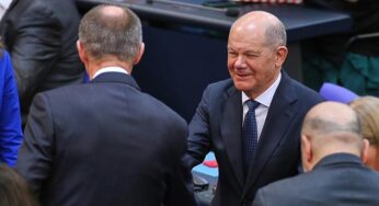 Scholz blickt mit “gewisser Gespanntheit” auf Merz-Kanzlerwahl