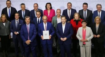 Union und SPD unterzeichnen Koalitionsvertrag
