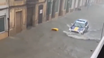 Sturm mit 280 km/h Wind bewegt sich auf Deutschland zu