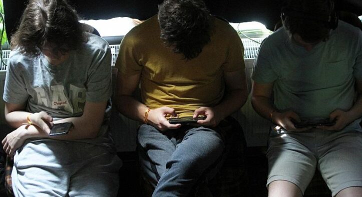 Reichinnek lehnt pauschales Social-Media-Verbot bis 16 Jahren ab