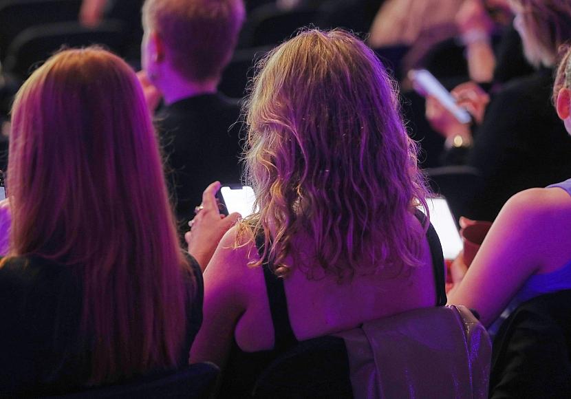 Böhmermann für “harte Regulierung” sozialer Medien und AfD-Verbot