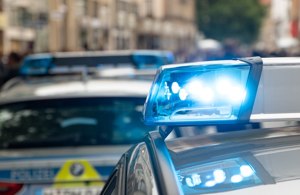 Trotz Sicherheitsmaßnahmen: Blutiger Angriff auf Weihnachtsmarkt – Polizei mit Großaufgebot