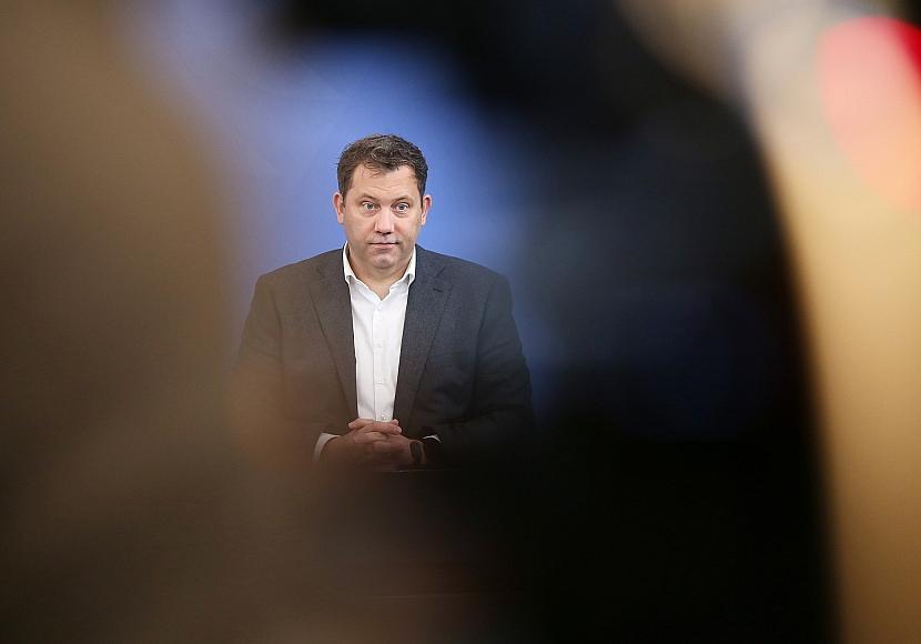 Klingbeil drängt Ressorts zu schnellen Einsparungen