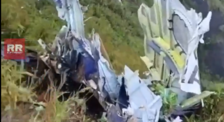 Mysteriöser Flugzeugabsturz: Die meisten Passagiere noch vermisst