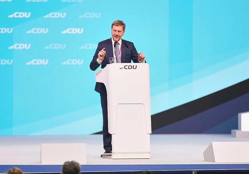 Kretschmer bezeichnet Programm der AfD als „verrückt“