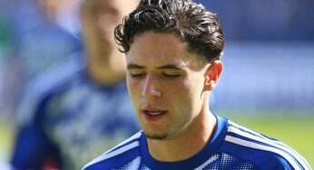 2. Bundesliga: Schalke verteidigt Tabellenführung in Unterzahl