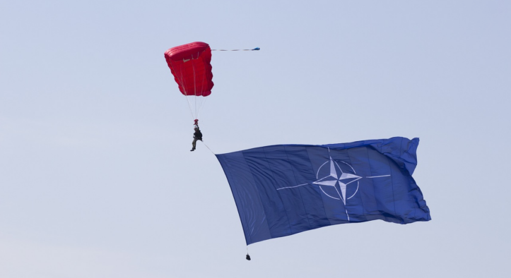 Trump darf die USA nicht aus der NATO holen