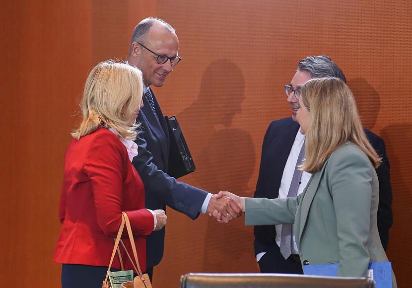 Warken rechnet mit Fortbestand der schwarz-roten Koalition