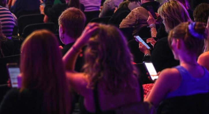 Studie: Jugend blickt pessimistischer in die Zukunft