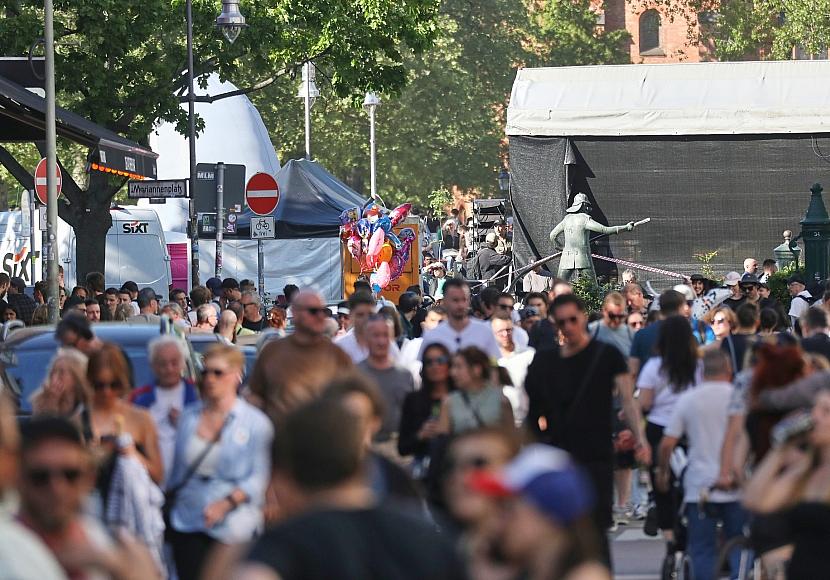 Umfrage: 82 Prozent sehen Anstand in der Gesellschaft schwinden