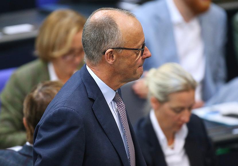 Insa: AfD in Umfrage erstmals fünf Punkte vor Union