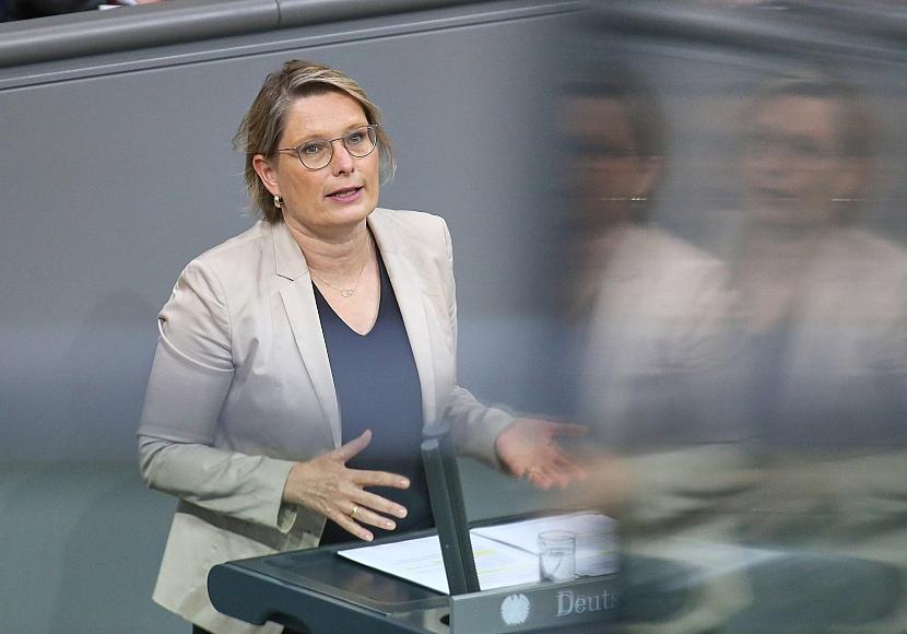 Verbraucherreport: Hubig will mehr Jugendschutz im Internet