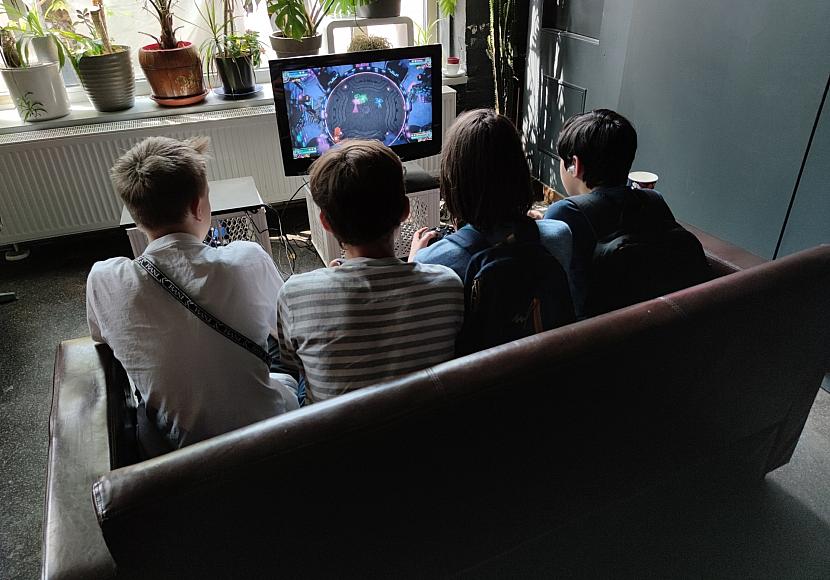 Prien lehnt Tracking von Kindern durch Eltern ab
