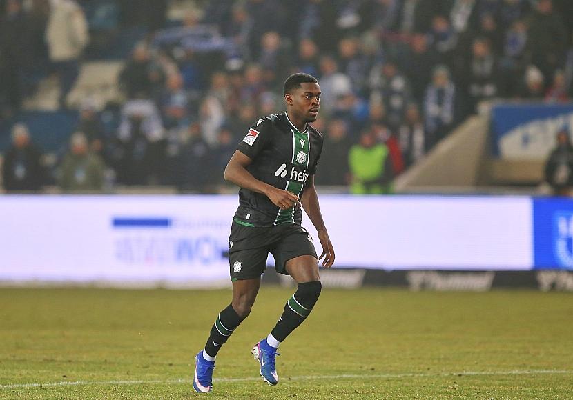 Eintracht Frankfurt verpflichtet Noel Aseko