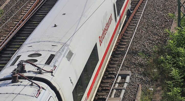 Bahn hielt 800.000 Wasserpackungen für Hitzenotfälle bereit