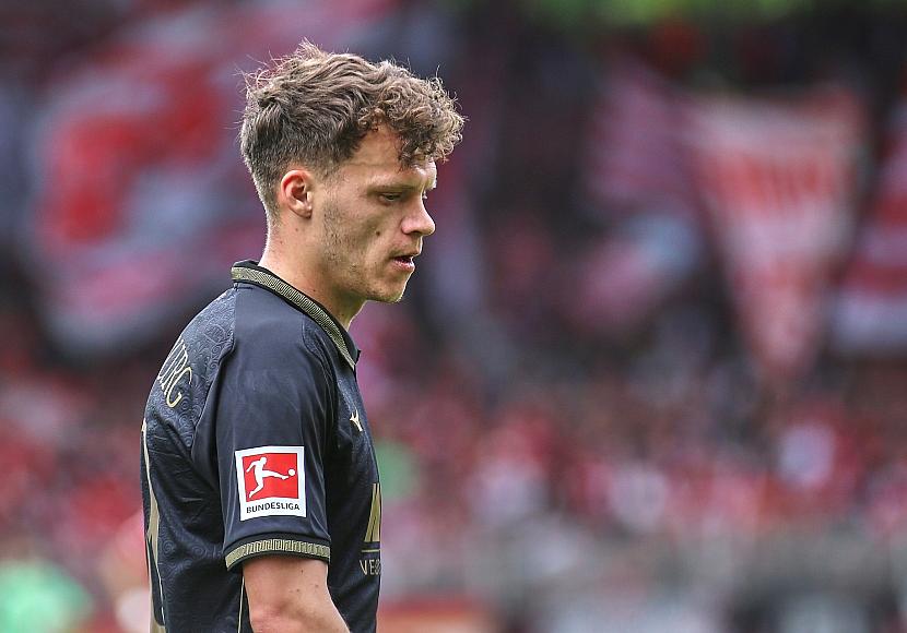 1. Bundesliga: Augsburg erobert in Frankfurt die Tabellenspitze