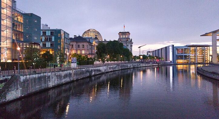 Bund und Berlin unterzeichnen neuen Hauptstadtfinanzierungsvertrag