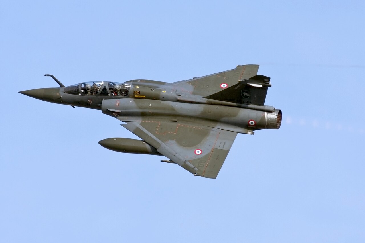 Tödliches Flugzeugunglück in Frankreich: Kampfjet explodiert