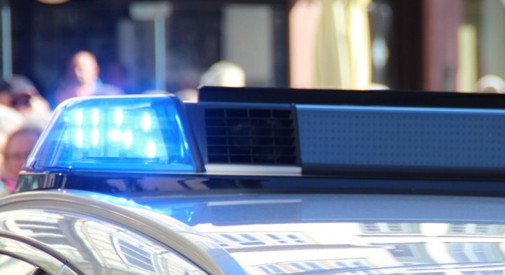 Nichts konnte ihn aufhalten: Auto rast in Menschengruppe