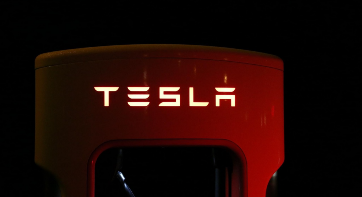Weitreichende Verbote von BYD- und Tesla-Modellen